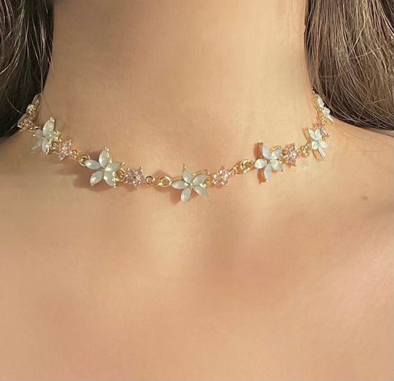 Flower shape charming Necklace
